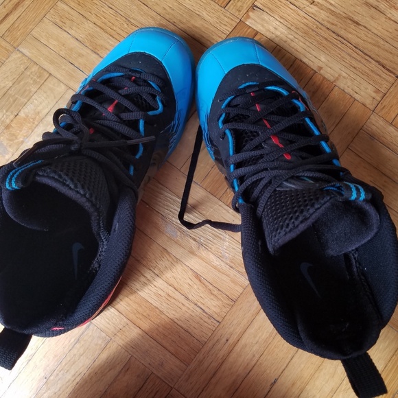 Athletic_Shoes